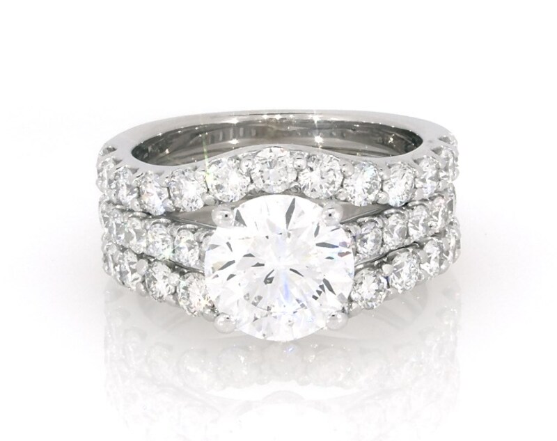 Main Image 1 of Previously Owned Round-Cut Lab-Grown Diamond Bridal Set 4 ct tw 14K White Gold Size 5.75