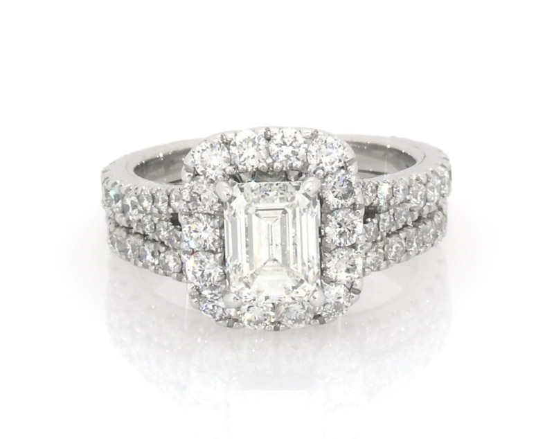 Main Image 1 of Previously Owned Neil Lane Emerald-Cut Diamond Halo Bridal Set 2-1/6 ct tw 14K White Gold Size 3.5