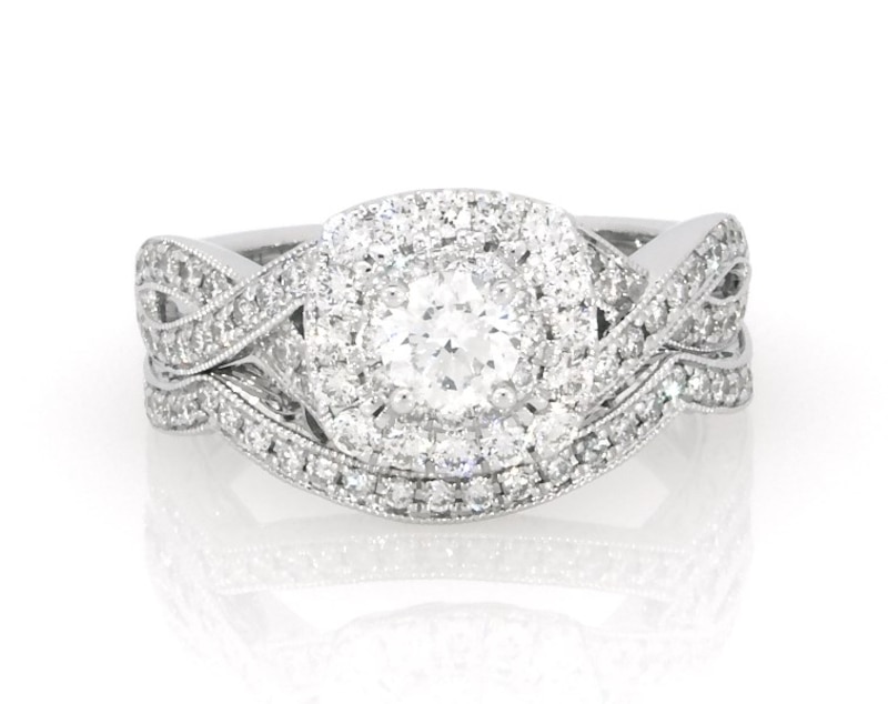 Main Image 1 of Previously Owned Neil Lane Round-Cut Diamond Cushion Halo Bridal Set 7/8 ct tw 14K White Gold Size 4.75