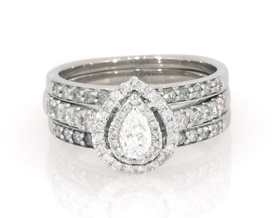 Previously Owned Pear-Shaped Double Halo Bridal Set 5/8 ct tw 10K & 14K White Gold Size 5.5
