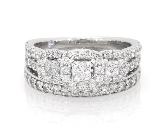 Previously Owned THE LEO Diamond Princess-Cut Three-Stone Bridal Set 1-1/5 ct tw 14K White Gold Size 5.75