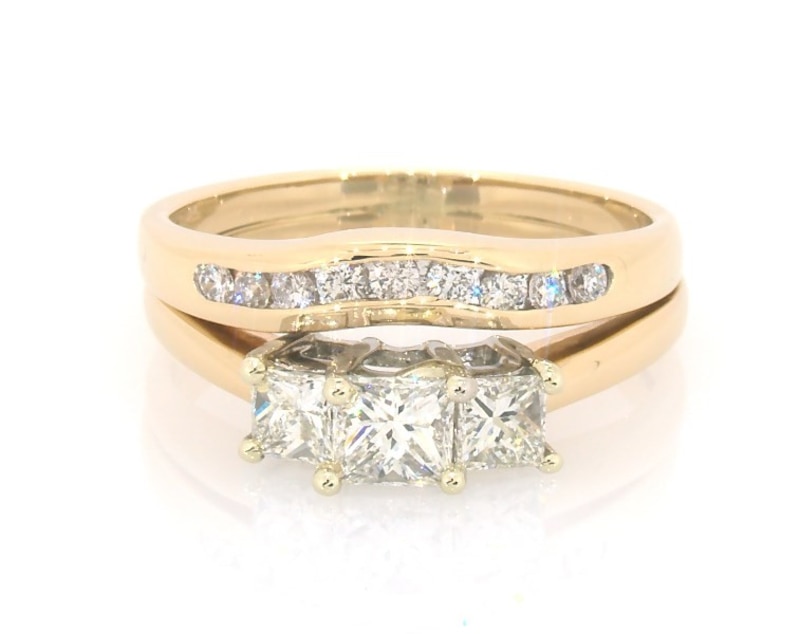 Main Image 1 of Previously Owned Princess-Cut Diamond Three-Stone Bridal Set 1-1/5 ct tw 14K Yellow Gold Size 8.25