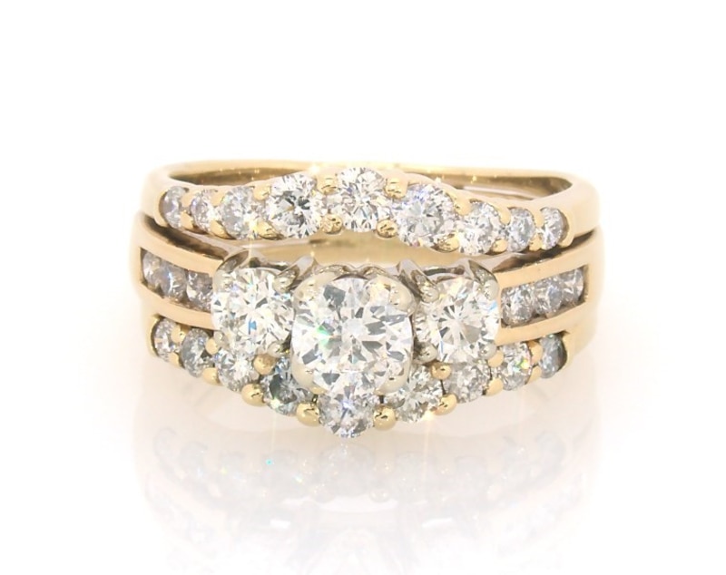 Main Image 1 of Previously Owned Round-Cut Diamond Three-Stone Bridal Set 1-3/4 ct tw 14K Yellow Gold Size 7.5
