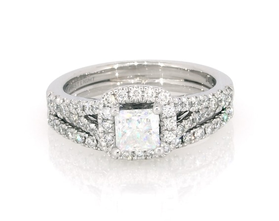 Previously Owned THE LEO First Light Diamond Princess-Cut Bridal Set 7/8 ct tw 14K White Gold Size