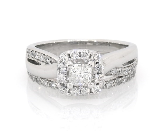 Previously Owned Princess-Cut Diamond Halo Bridal Set 7/8 ct tw 14K White Gold Size 6