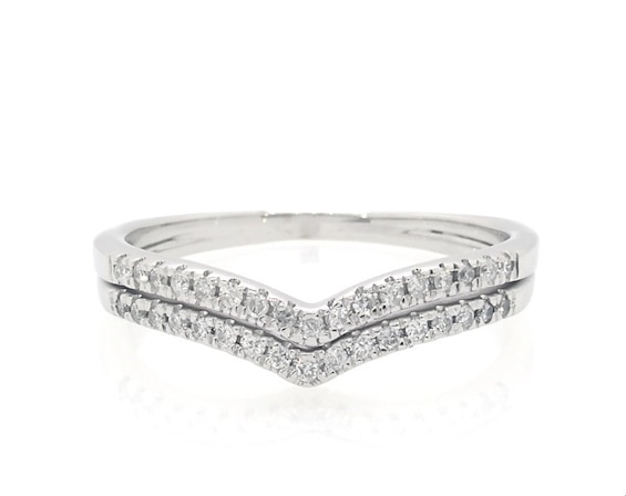 Previously Owned Chevron Diamond Anniversary Ring Set 1/6 ct tw 10K White Gold Size 8.25
