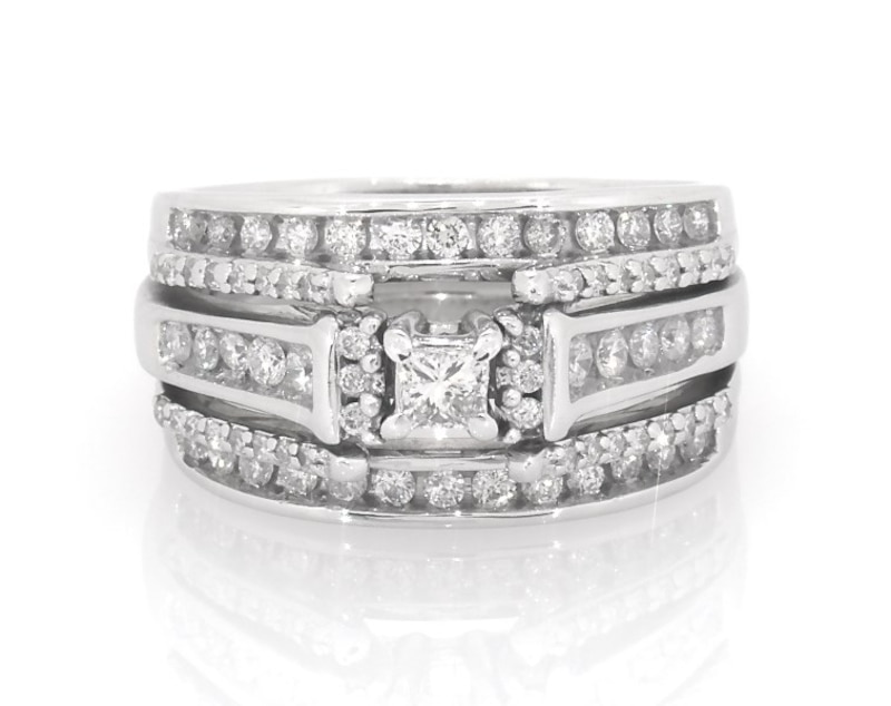 Main Image 1 of Previously Owned Princess-Cut Diamond Bridal Set 7/8 ct tw 14K White Gold Size 7.25