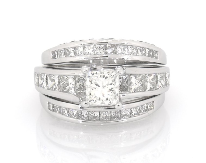 Main Image 1 of Previously Owned Princess-Cut Diamond Bridal Set 2-5/8 ct tw 14K White Gold Size 6.75