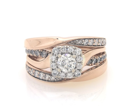 Previously Owned Round-Cut Diamond Halo Bridal Set 7/8 ct tw 14K Two-Tone Gold & 10K Rose 5.5