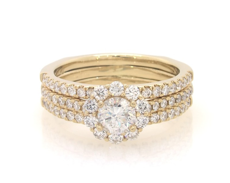 Main Image 1 of Previously Owned Round-Cut Diamond Halo Bridal Set 1-3/8 ct tw 14K Yellow Gold Size 8