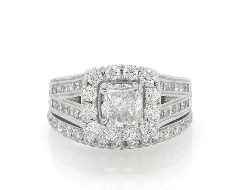 Main Image 1 of Previously Owned Neil Lane Cushion-Cut Diamond Halo Bridal Set 2-5/8 ct tw 14K White Gold Size 5.5