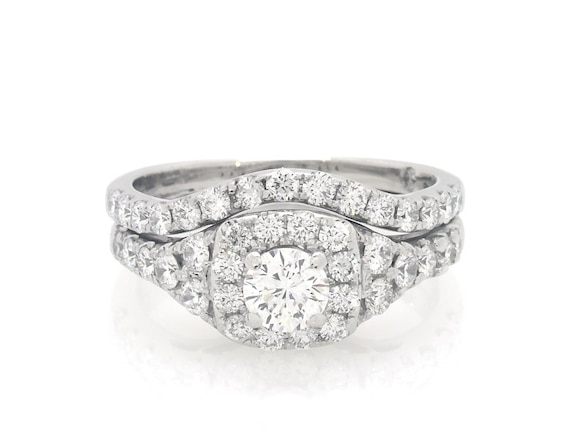 Previously Owned THE LEO Diamond Round-Cut Bridal Set 1-3/8 ct tw 14K White Gold 6.5