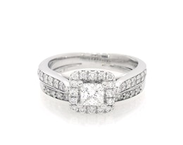Previously Owned Princess-Cut Diamond Halo Bridal Set 7/8 ct tw 10K White Gold Size 5.5