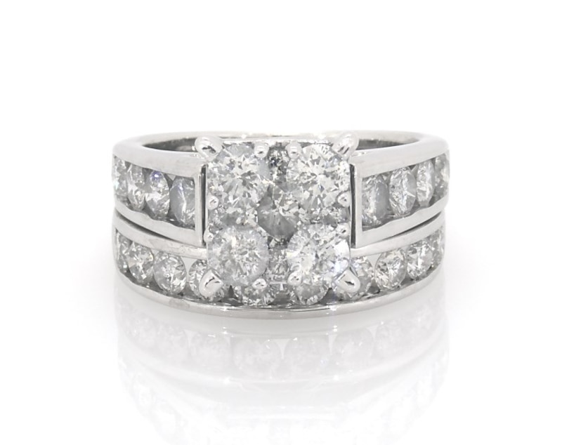 Main Image 1 of Previously Owned Round-Cut Multi-Diamond Bridal Set 2-3/4 ct tw 14K White Gold Size 6