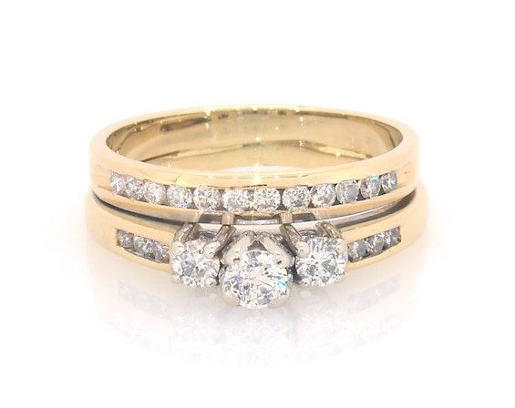 Previously Owned Round-Cut Three-Stone Diamond Bridal Set 5/8 ct tw 14K Yellow Gold Size 8