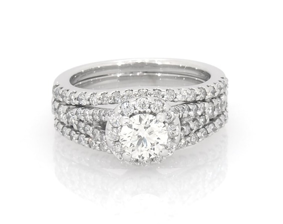 Previously Owned Round-Cut Diamond Halo Bridal Set 1-1/3 ct tw 14K White Gold 5.25