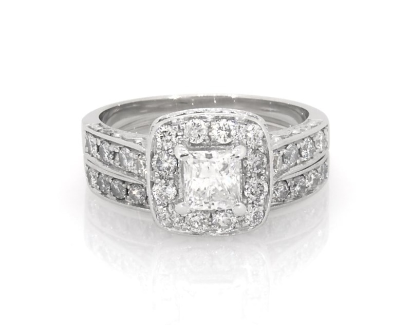 Main Image 1 of Previously Owned Princess-Cut Diamond Halo Bridal Set 1-1/8 ct tw 14K White Gold Size 5.75