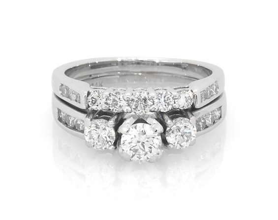 Previously Owned Round-Cut Diamond Three-Stone Bridal Set 1-1/3 ct tw 14K White Gold Size 5.75