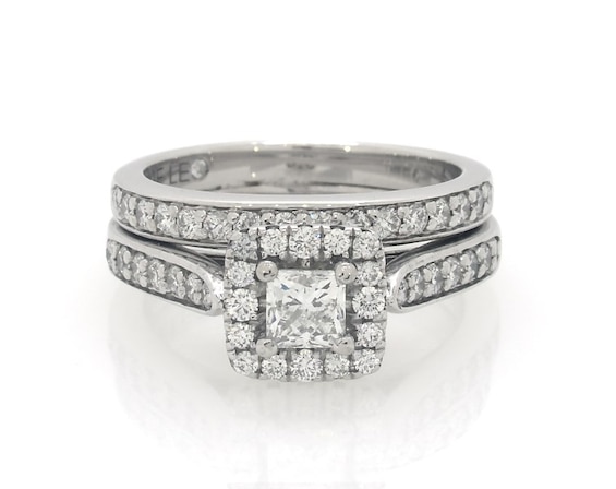 Previously Owned THE LEO Diamond Princess-Cut Halo Bridal Set 7/8 ct tw 14K White Gold Size 6