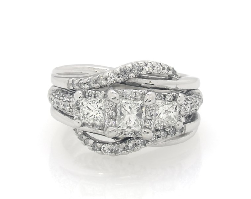 Main Image 1 of Previously Owned Princess-Cut Diamond Three-Stone Bridal Set 1-1/5 ct tw 14K White Gold Size 4.75
