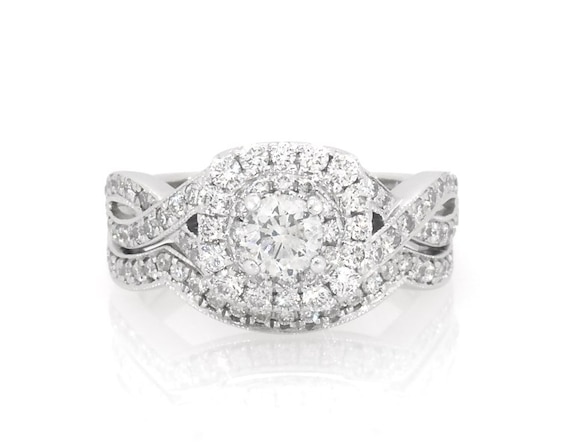 Previously Owned Neil Lane Round-Cut Diamond Halo Bridal Set 7/8 ct tw 14K White Gold Size 4