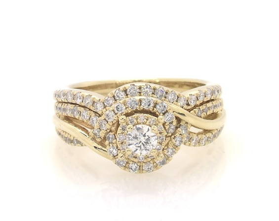 Previously Owned Round-Cut Diamond Halo Bridal Set 5/8 ct tw 14K Yellow Gold Size 4.5