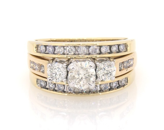 Previously Owned Round-Cut Diamond Three-Stone Bridal Set 1-1/4 ct tw 14K Yellow Gold Size 7.5