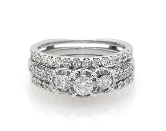 Previously Owned Round-Cut Diamond Three-Stone Bridal Set 7/8 ct tw 10K White Gold 5.25