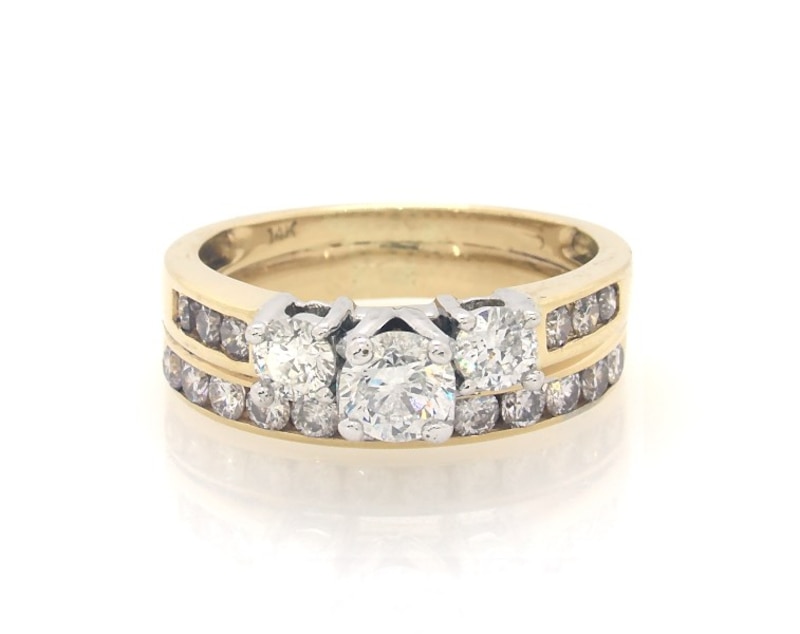 Main Image 1 of Previously Owned Round-Cut Diamond Three-Stone Bridal Set 1-3/8 ct tw 14K Two-Tone Gold Size 7.25