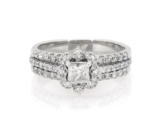 Previously Owned Princess-Cut Diamond Scalloped Halo Bridal Set 1-1/8 ct tw 14K White Gold Size 6.5