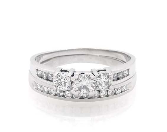 Previously Owned Round-Cut Diamond Three-Stone Bridal Set 1-1/5 ct tw 14K White Gold Size 11.25
