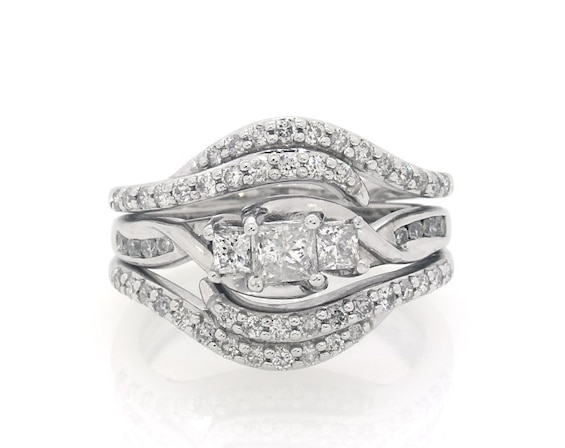 Previously Owned Princess-Cut Diamond Three-Stone Bridal Set 7/8 ct tw 10K White Gold Size 6