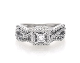 Previously Owned Princess-Cut Diamond Halo Bridal Set 5/8 ct tw 14K White Gold Size 5.5