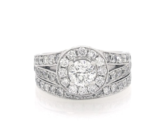 Previously Owned Round-Cut Diamond Halo Bridal Set 1-3/4 ct tw 14K White Gold Size 5.5