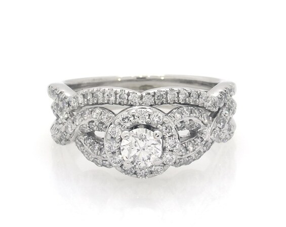 Previously Owned Round-Cut Diamond Halo Bridal Set 1 ct tw 14K White Gold Size 6.5