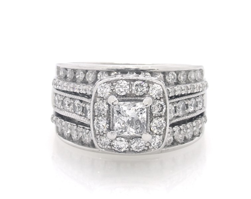 Main Image 1 of Previously Owned Diamond Bridal Set 1-3/8 ct tw 14K White Gold Size 5.25
