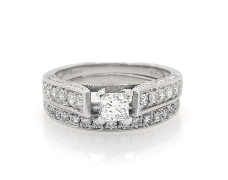 Main Image 1 of Previously Owned Princess-Cut Diamond Bridal Set 7/8 ct tw 14K White Gold Size 6.25