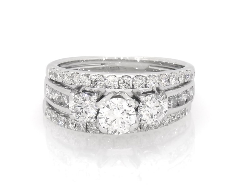 Main Image 1 of Previously Owned Round-Cut Diamond Three-Stone Bridal Set 1-3/8 ct tw 14K White Gold Size 4.75
