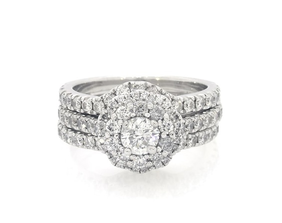 Previously Owned Neil Lane Round-Cut Diamond Scalloped Halo Bridal Set 1-3/4 ct tw 14K White Gold Size 5.5