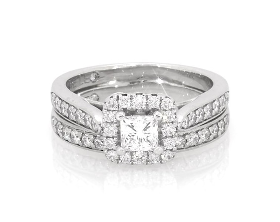 Previously Owned THE LEO Diamond Princess-Cut Halo Bridal Set 7/8 ct tw 14K White Gold Size 5.5