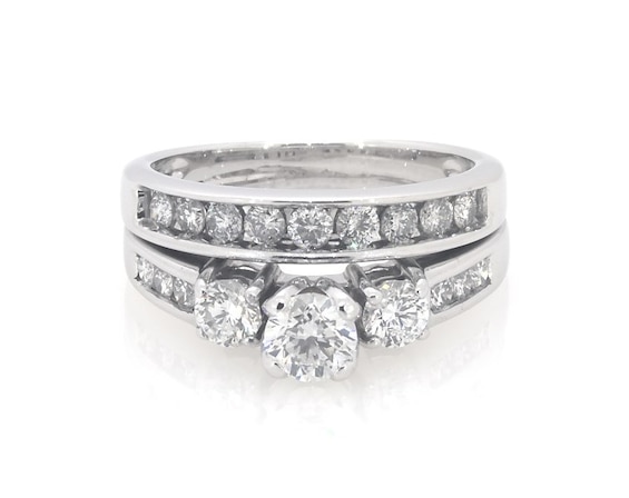 Previously Owned Round-Cut Diamond Three-Stone Bridal Set 1-1/3 ct tw 14K White Gold Size 7.25