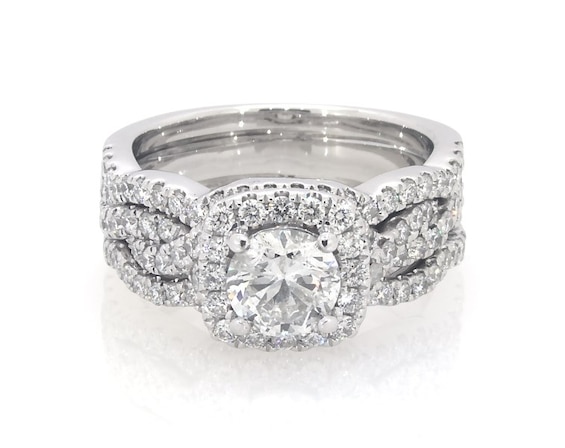 Previously Owned Round-Cut Diamond Halo Bridal Set 1-7/8 ct tw 14K White Gold Size 6.75