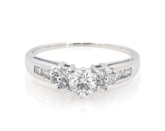 Previously Owned Round-Cut Diamond Engagement Ring 5/8 ct tw 14K White Gold Size 8.25