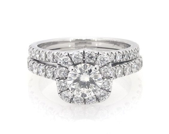 Previously Owned Neil Lane Round-Cut Diamond Halo Bridal Set 1-5/8 ct tw 14K White Gold Size 5.75