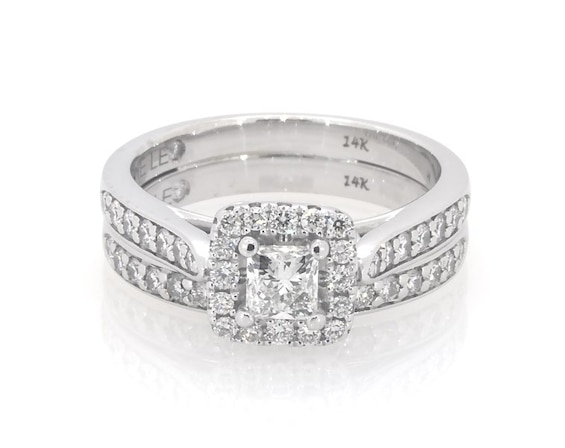 Previously Owned THE LEO Diamond Princess-Cut Halo Bridal Set 7/8 ct tw 14K White Gold Size 6.75