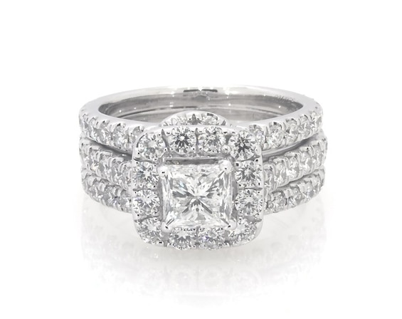 Previously Owned Neil Lane Princess-Cut Diamond Halo Bridal Set 2-7/8 ct tw 14K White Gold Size 5.75