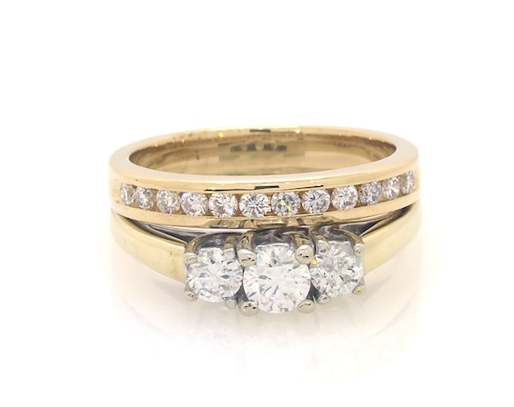 Previously Owned Round-Cut Diamond Three-Stone Bridal Set 5/8 ct tw 14K Two-Tone Gold Size 5.75