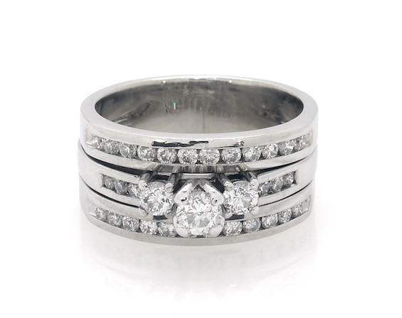 Previously Owned Round-Cut Diamond Three-Stone Bridal Set /8 ct tw 14K White Gold Size 8