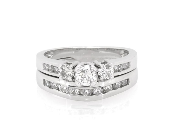 Previously Owned Round-Cut Diamond Three-Stone Bridal Set 5/8 ct tw 14K White Gold Size 5