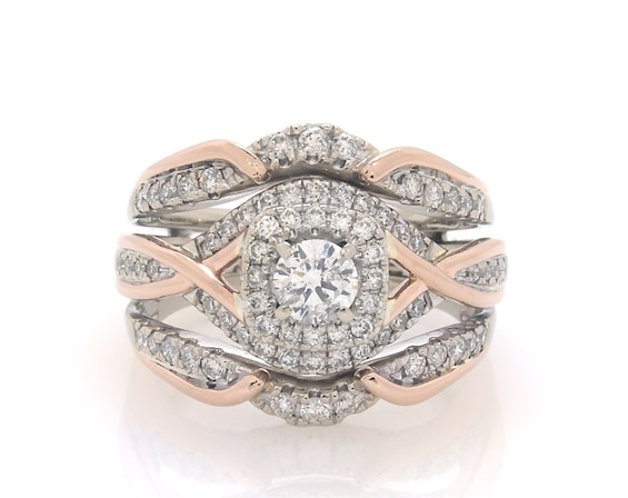 Previously Owned Round-Cut Diamond Halo Bridal Set 7/8 ct tw 14K Two-Tone Gold Size 6.75